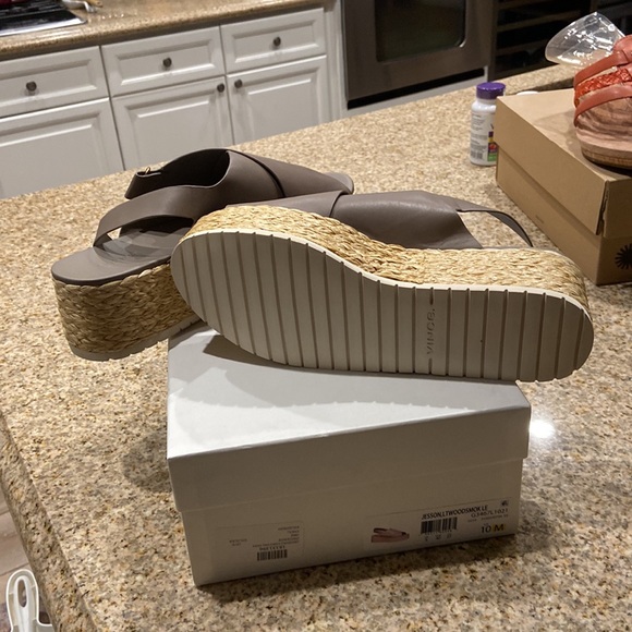 New in box Vince sandals, size 10 - Picture 3 of 6